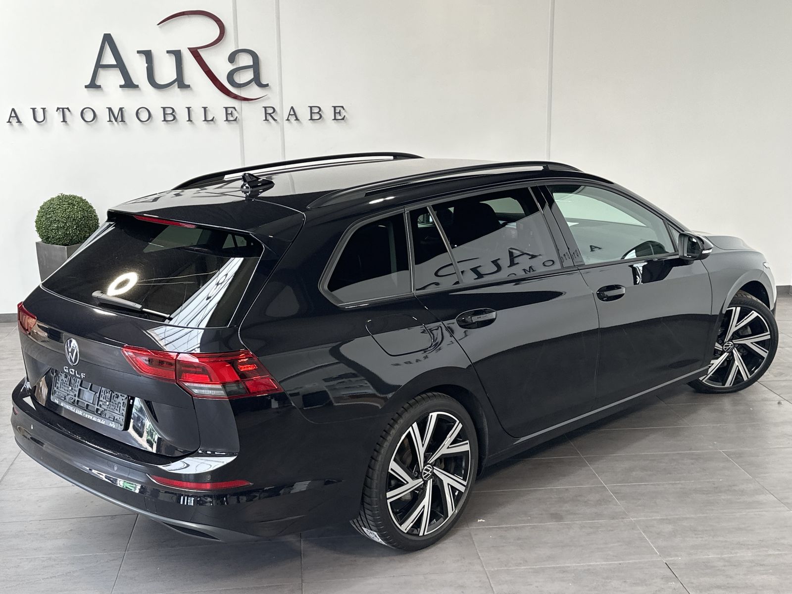 Fahrzeugabbildung Volkswagen Golf Variant 2.0 TDI DSG Life LED+ACC+SHZ+VCOCK