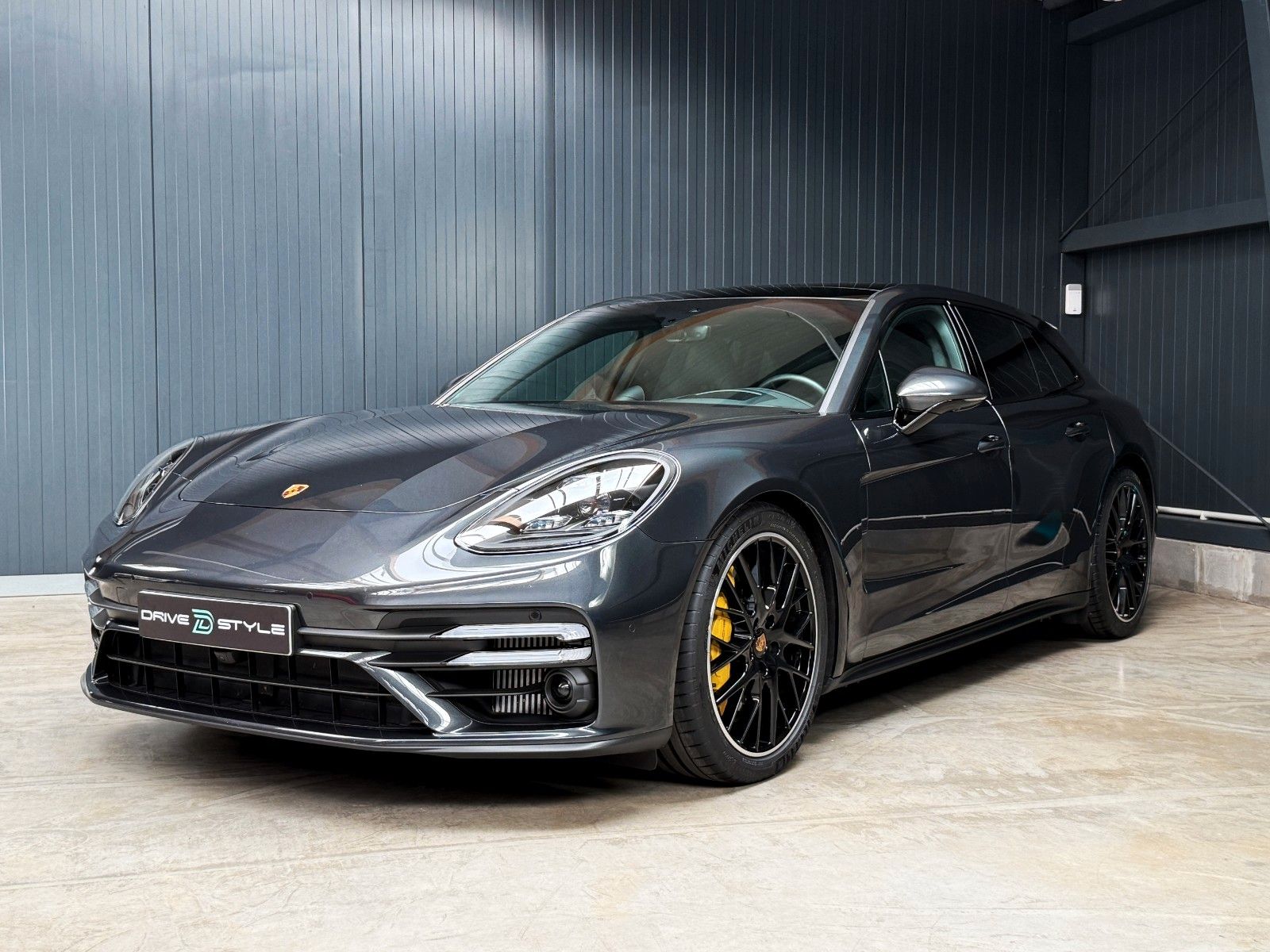 Fahrzeugabbildung Porsche Panamera Sport Turismo Turbo S + Approved + PCCB