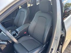 Fahrzeugabbildung Mercedes-Benz GLA 200d Style MULTIBEAM PANO RFK 8-Fach Bereift