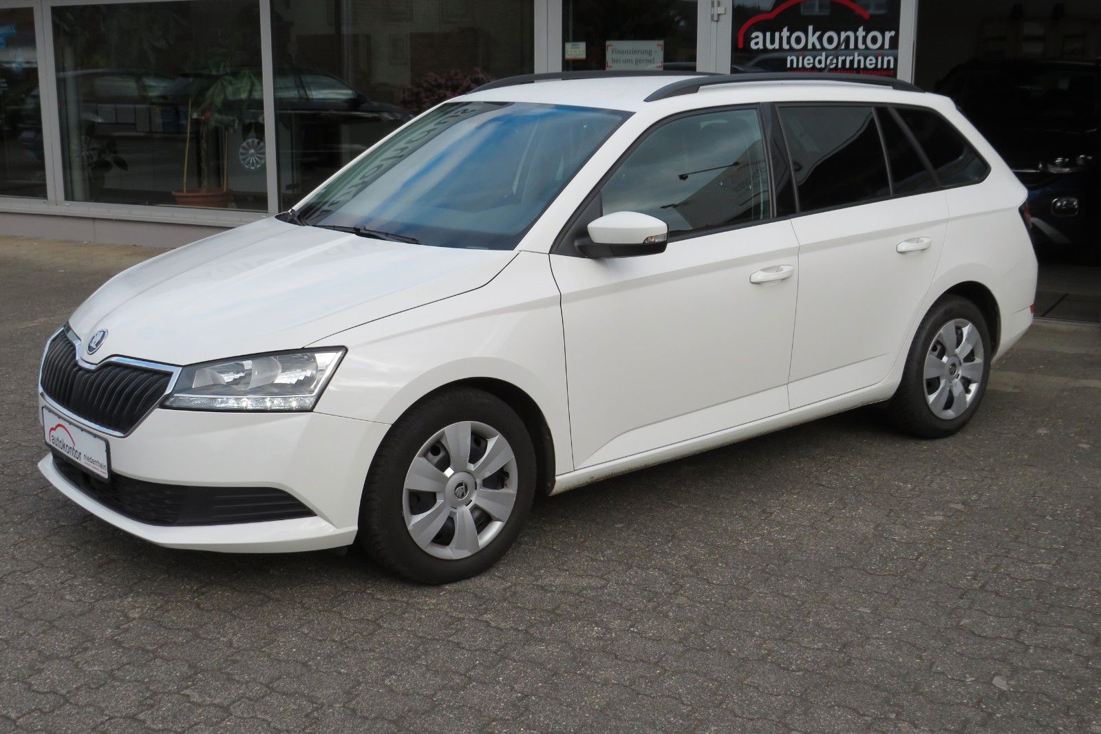Fahrzeugabbildung SKODA Fabia Ambition DSG PDC NAVI SITZH APP 8-FACH 1.H