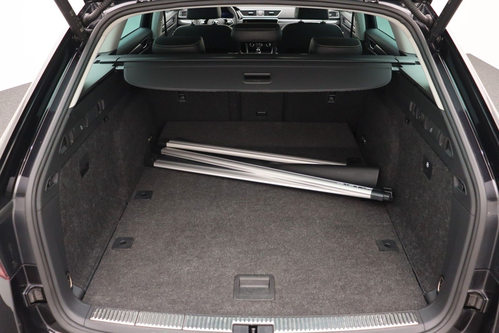 Fahrzeugabbildung SKODA Superb Combi 2.0 TDI Premium Edition Standheiz.