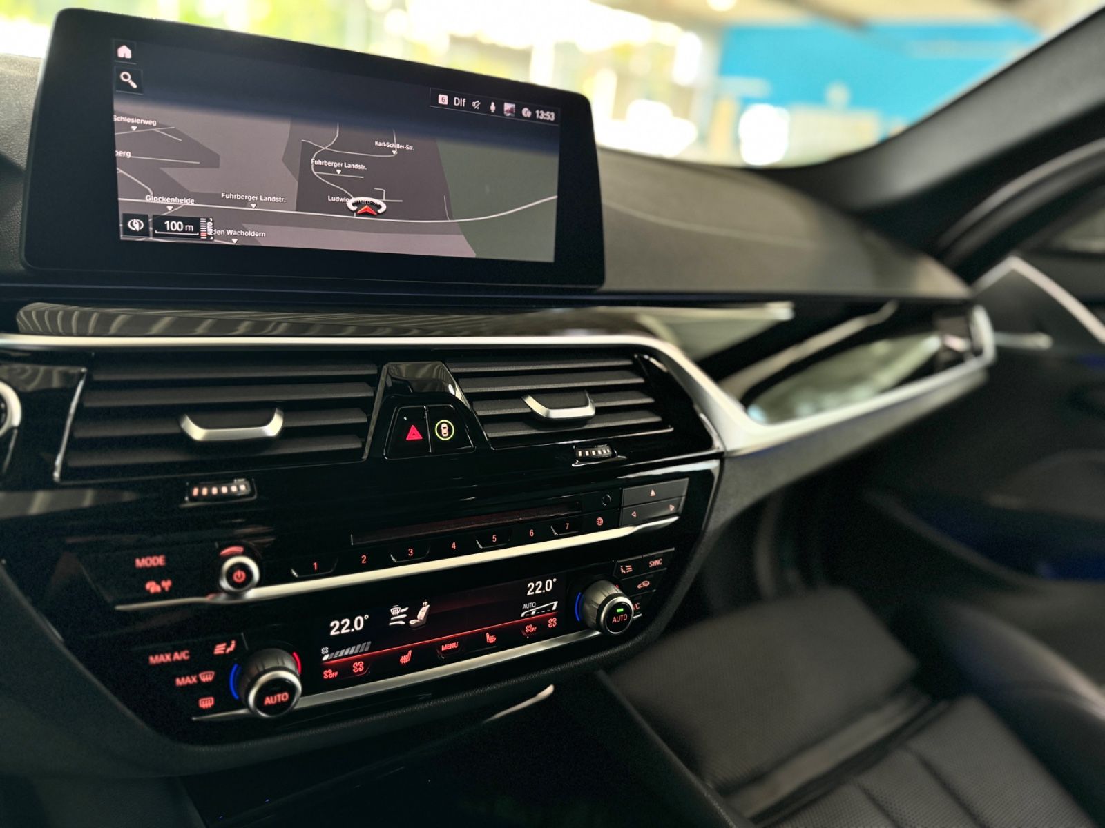 Fahrzeugabbildung BMW 520d xD Sport Line Kamera DAB DriveAssis H/K HUD