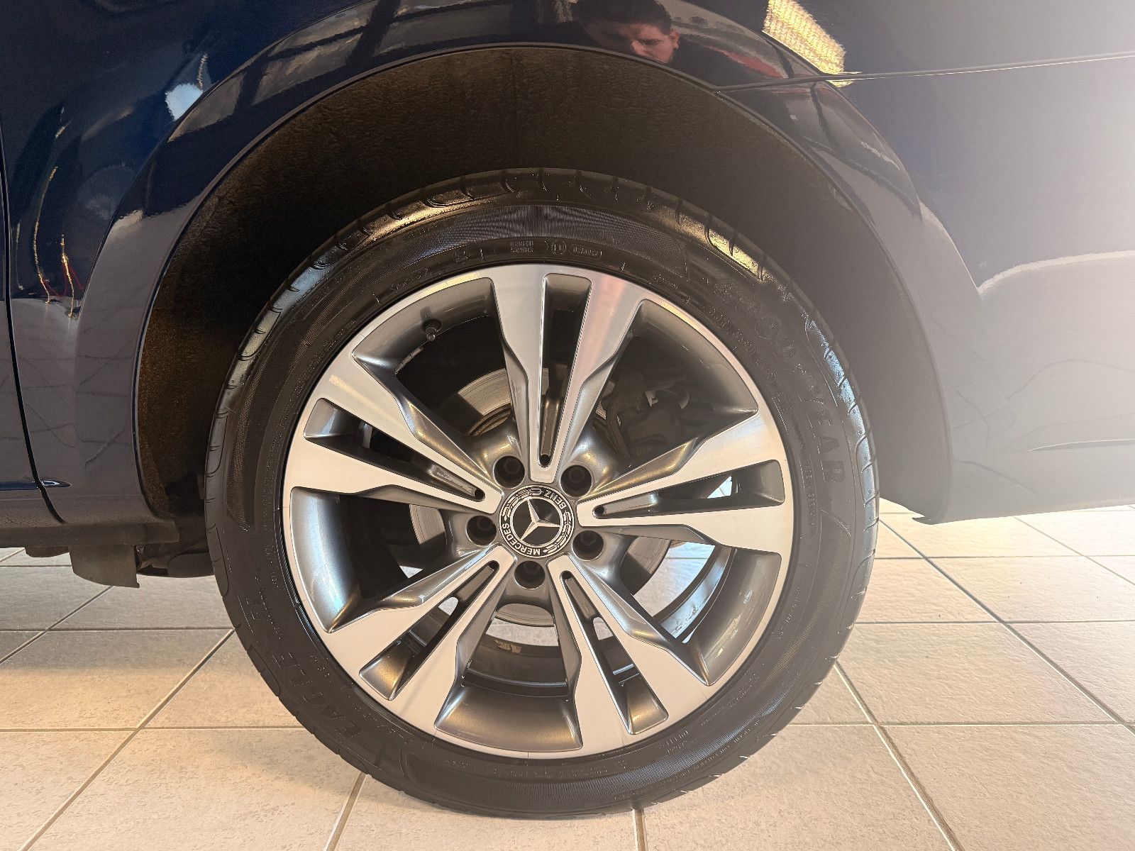 Fahrzeugabbildung Mercedes-Benz V 250/AVANTGARDE/LANG/4MATIC/LEDER/LED/NAVI/6SIT