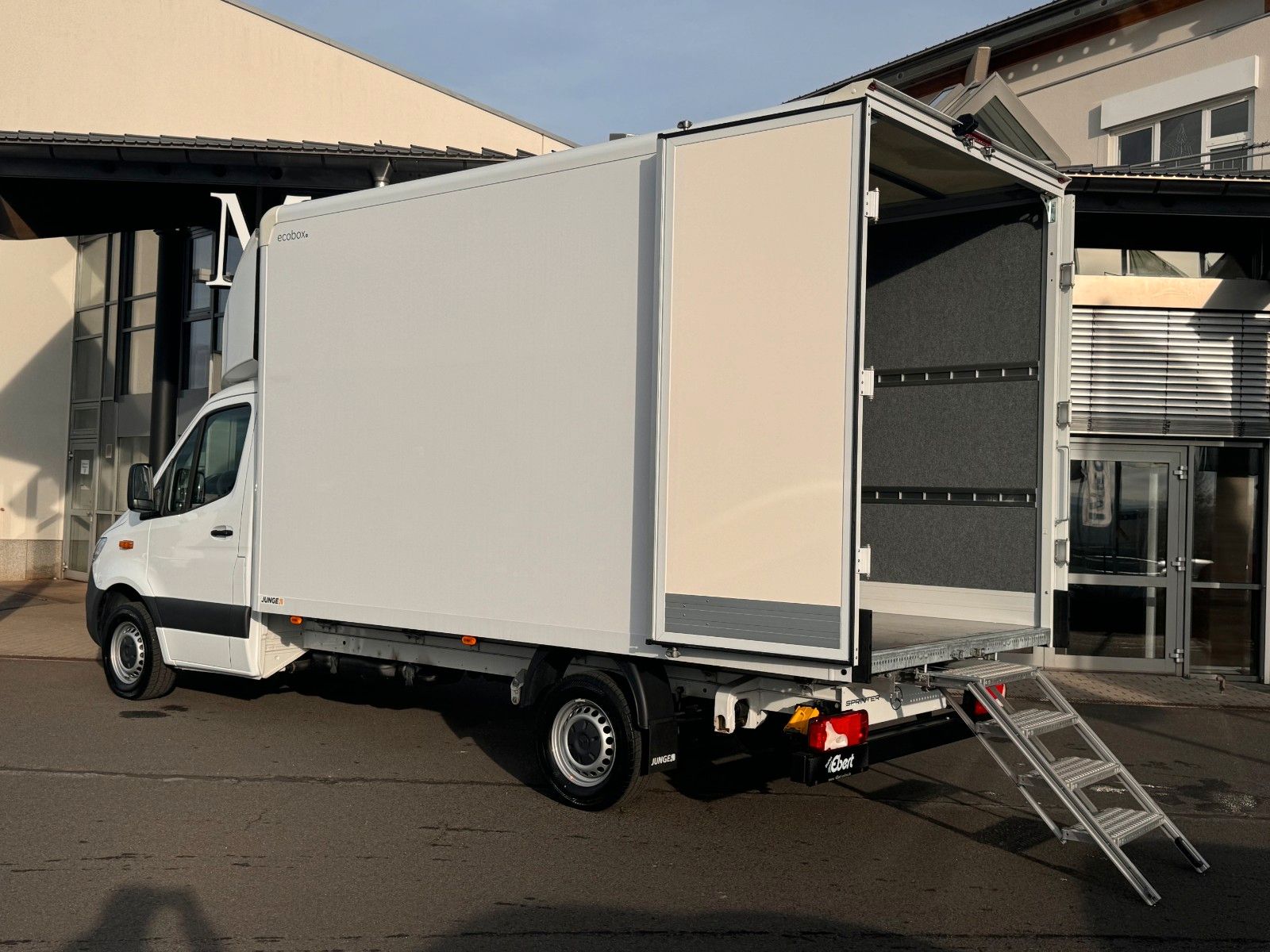 Fahrzeugabbildung Mercedes-Benz Sprinter 315 CDI Möbelkoffer Treppe Windabweiser