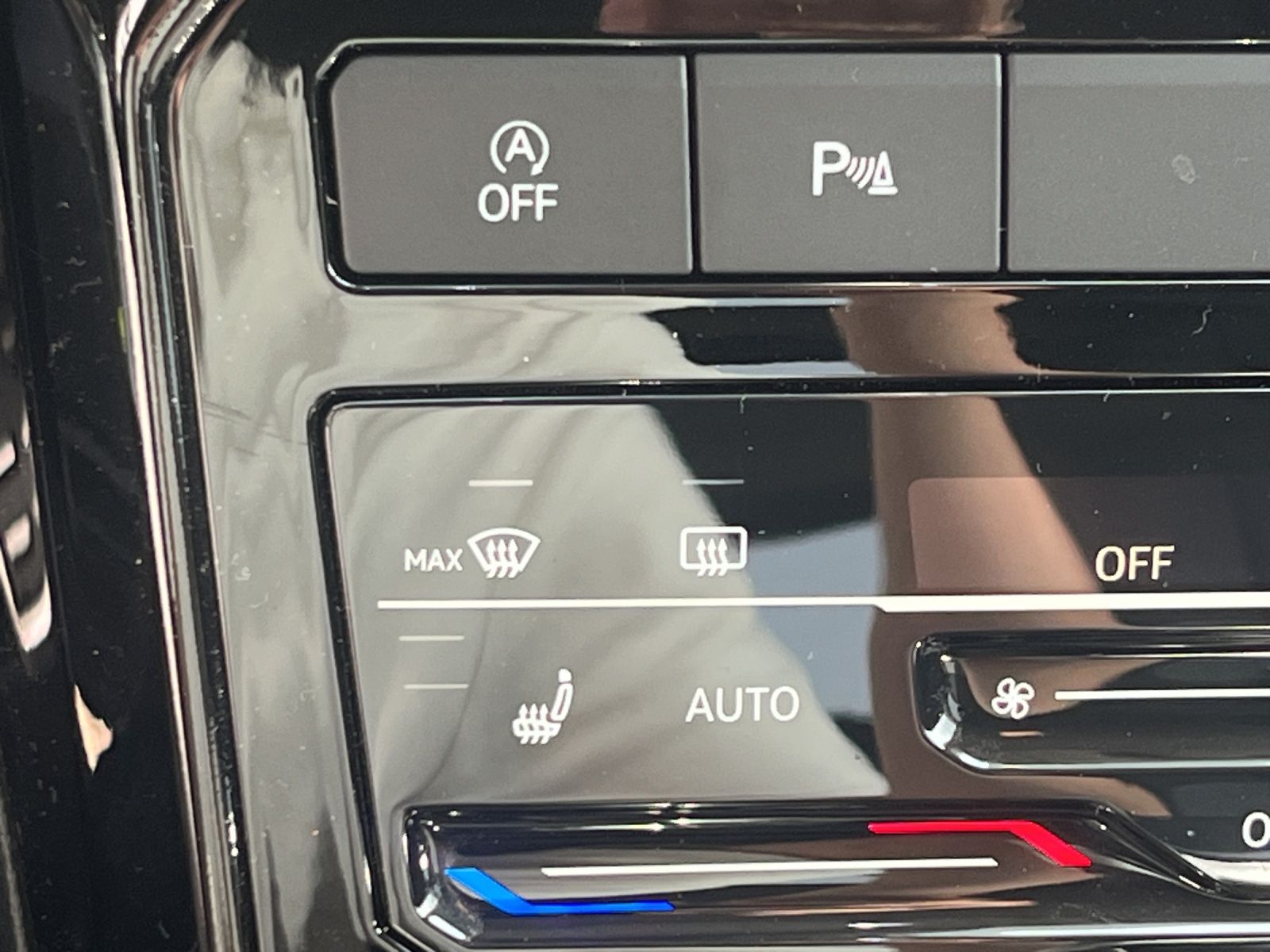 Fahrzeugabbildung Volkswagen T-Cross 1.0 TSI Move DSG LED AHK ACC Navi RearVi