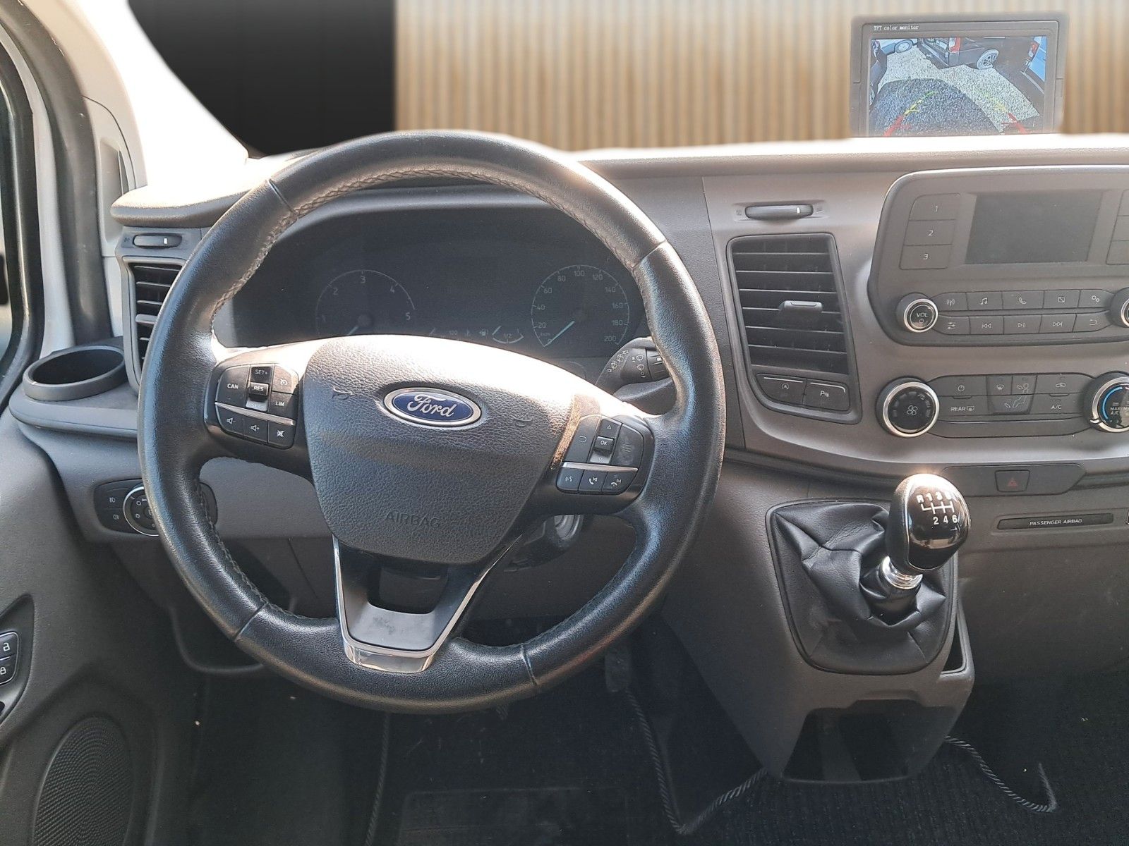 Fahrzeugabbildung Ford Tourneo Custom Kombi 320 L1 Trend 9-Sitzer