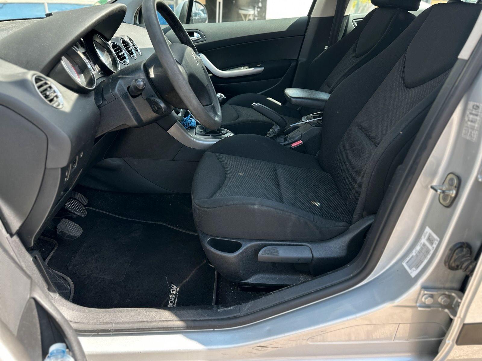 Peugeot 308 2012 — photo 9