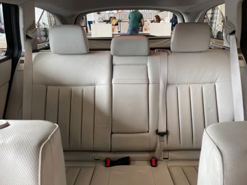 Mercedes-Benz E 350 BlueTec 4Matic Aut*ACC*AHK*NAVI*LEDER*PANO