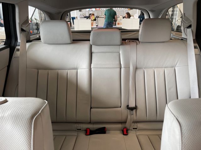 Mercedes-Benz E 350 BlueTec 4Matic Aut*ACC*AHK*NAVI*LEDER*PANO