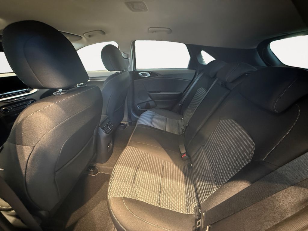 Fahrzeugabbildung Kia Ceed 1.5 T-GDI (48V Mild-Hybrid) DCT7 Ultimate E