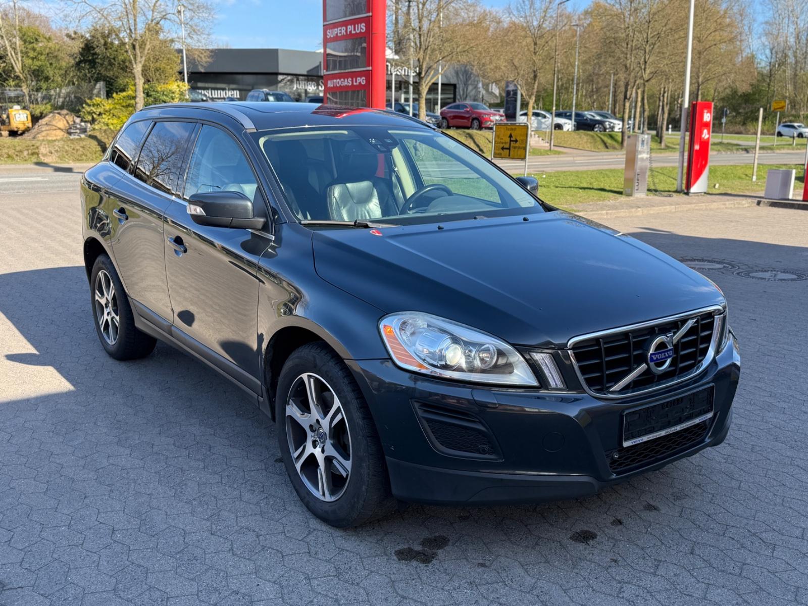 Volvo XC 60 Summum AWD*TÜV 11/2026*XENON*