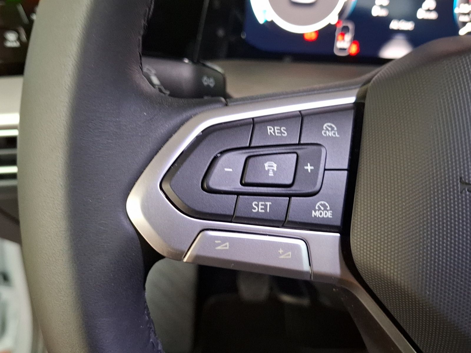 Fahrzeugabbildung Volkswagen Golf VIII TSI Life LED CarPlay AID ACC RFK SHZ