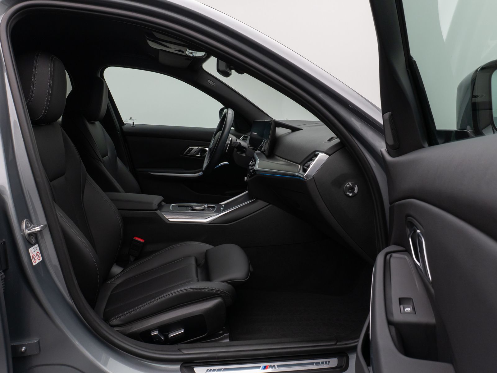 Fahrzeugabbildung BMW 330e M Sport Kamera DAB HiFi Stop&Go Komfort 19"