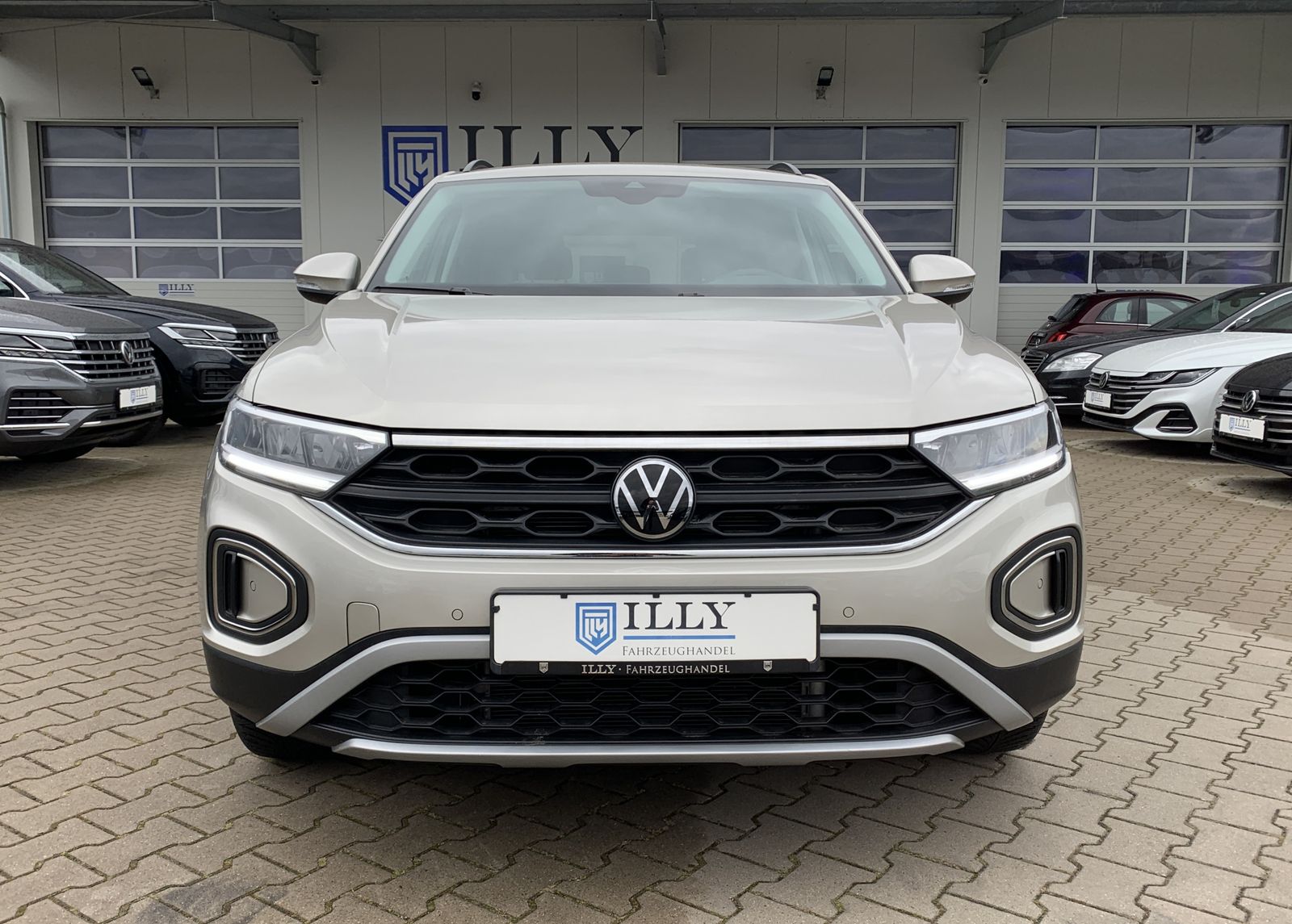 Fahrzeugabbildung Volkswagen T-Roc 1.5 TSI*Move*LED*ACC*AHK*STHZ*Cam*