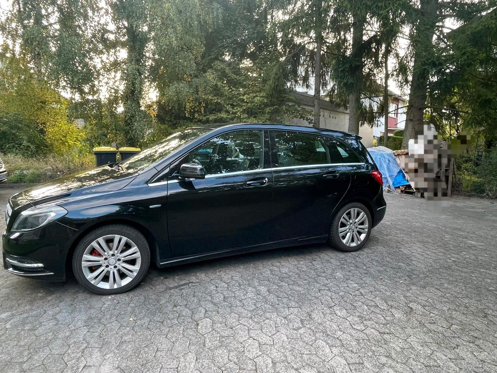 Mercedes-Benz B180 2012 — rear view