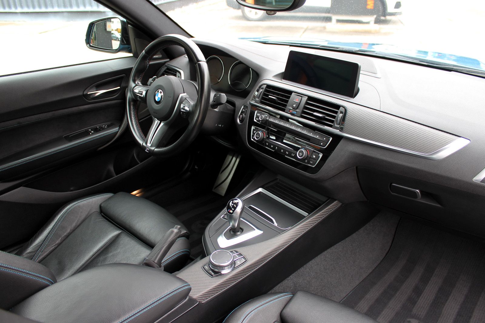 Fahrzeugabbildung BMW M2 Coupé DKG Carbon Dach PDC KAM TEMP H&K LED