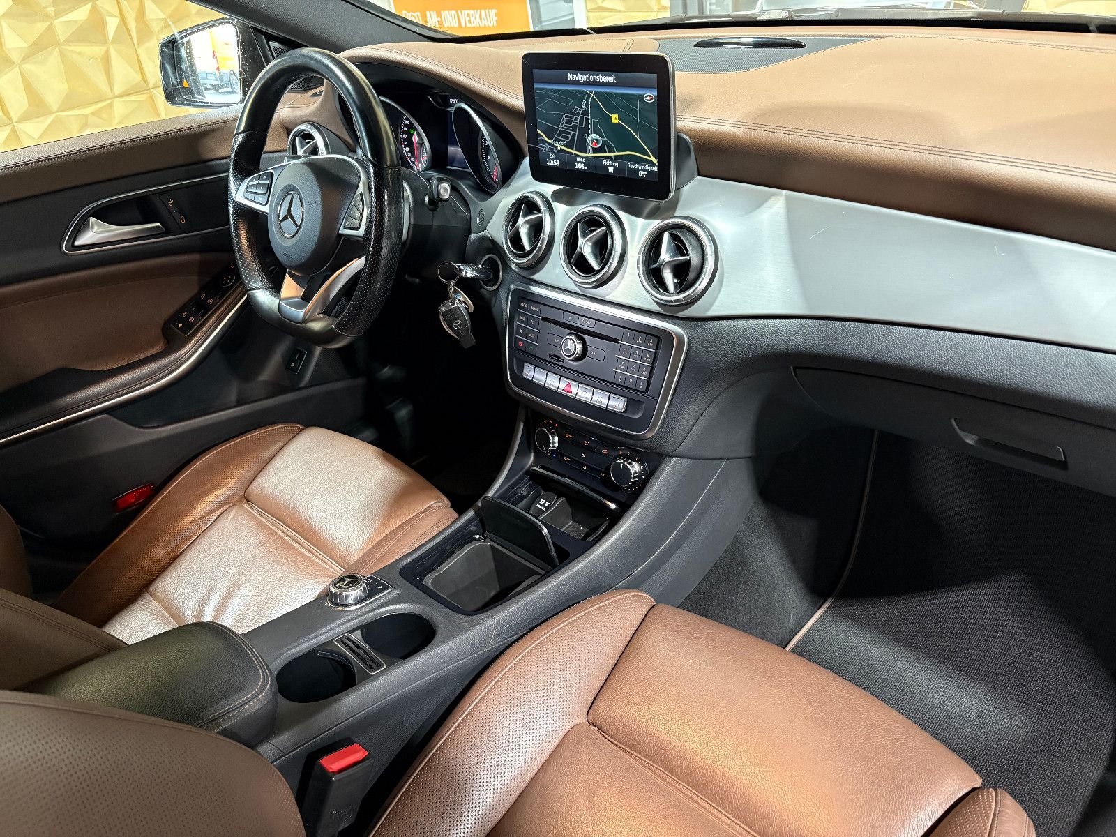 Fahrzeugabbildung Mercedes-Benz CLA 250/KAMERA/SHZ/NAVI/AMG-LINE/KLIMA/TEMPOMAT