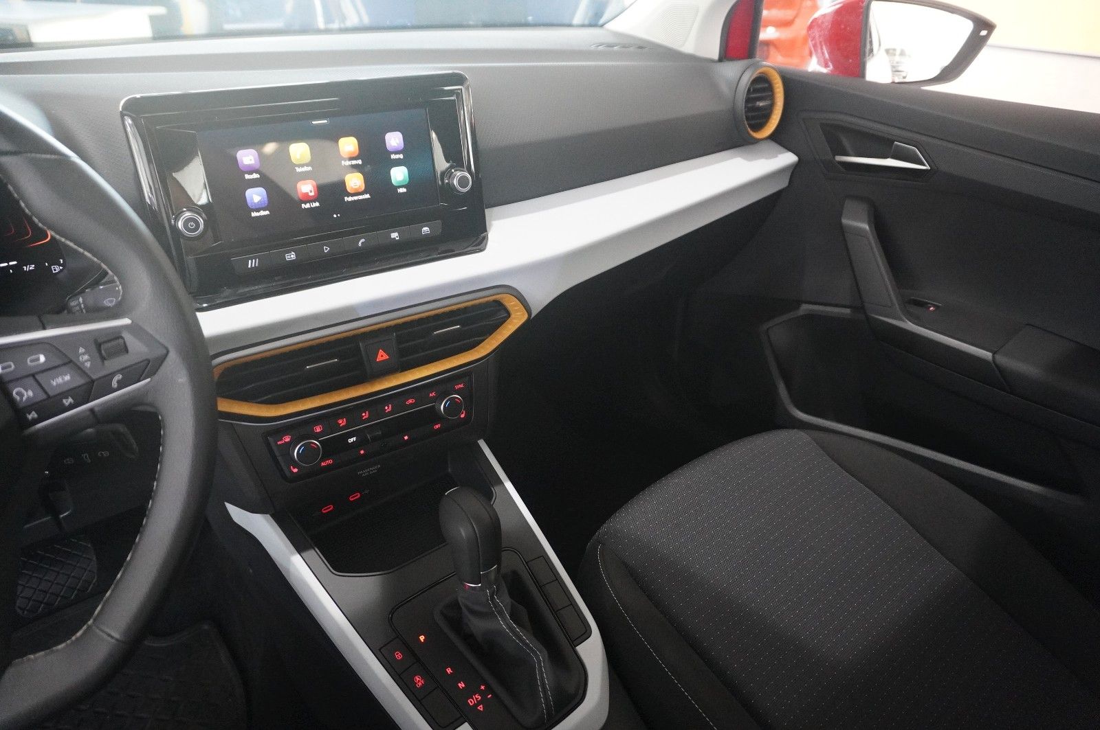 Fahrzeugabbildung SEAT Arona 1.0 TSI STYLE DSG NAVI/VIRTU./SHZ/PDC/DAB+