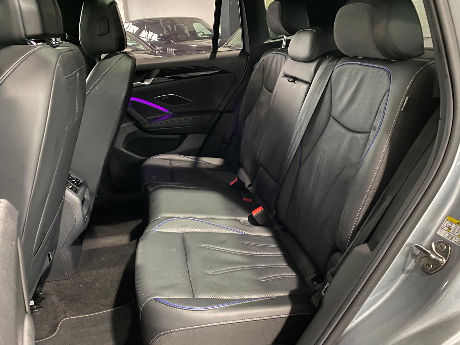 Fahrzeugabbildung Volkswagen Tiguan 2.0 TDI 4M R-Line/Leder/Pano/Matrix/AHK/