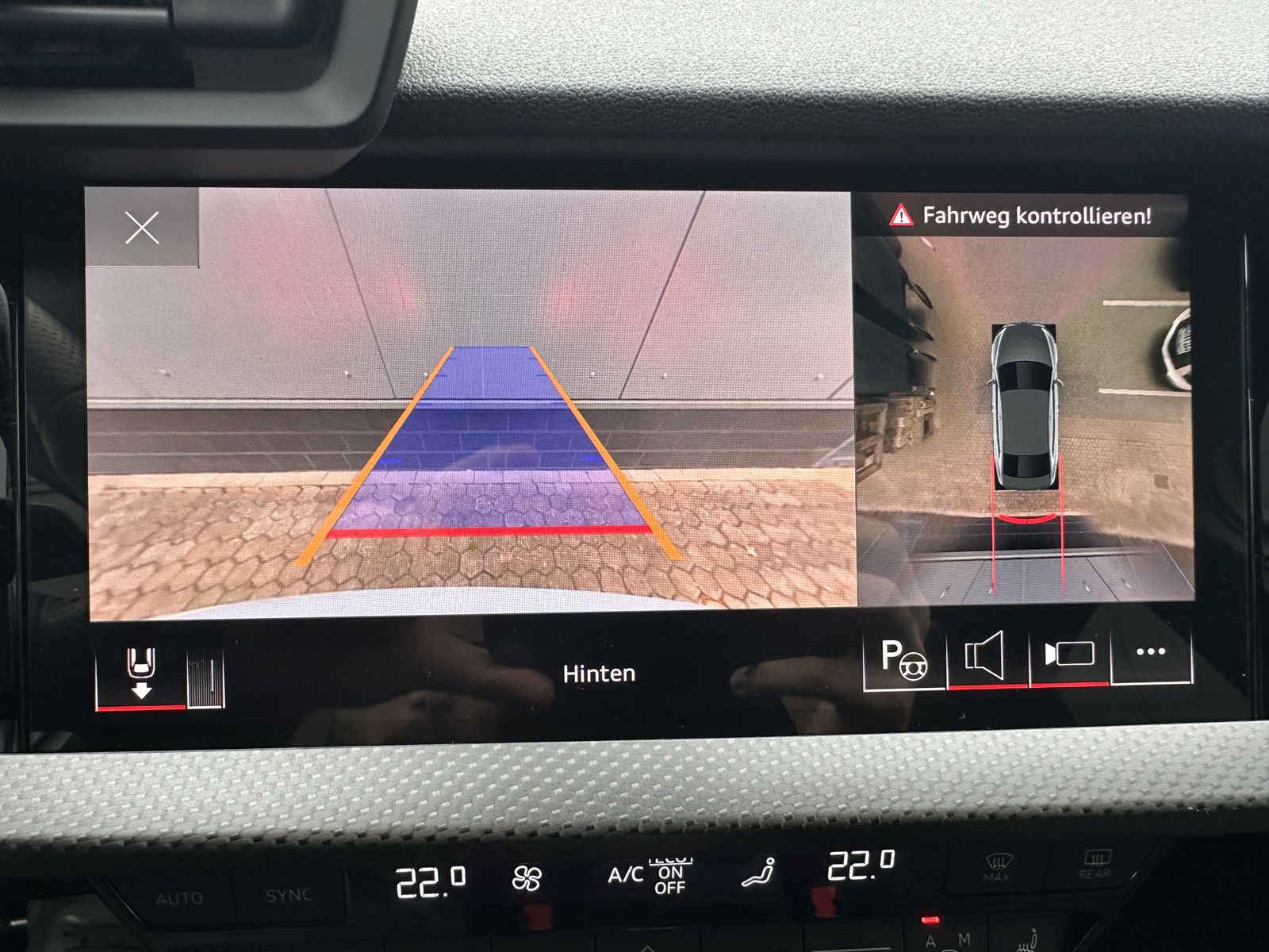 Fahrzeugabbildung Audi RS3 2.5 TFSI Qu NAV+LED+ACC+360°+PANO+B&O+HUD
