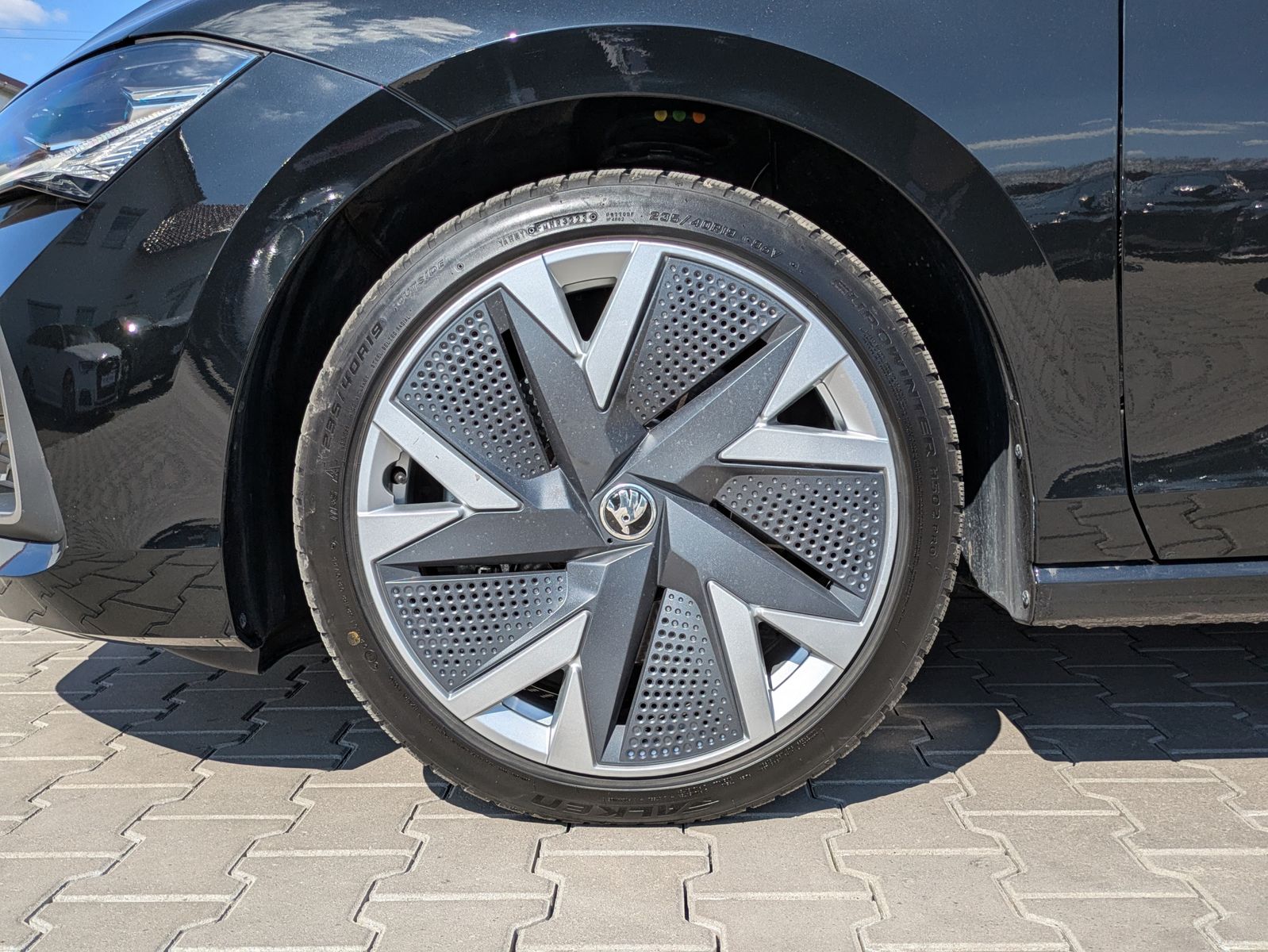 Fahrzeugabbildung SKODA Superb 2.0 TDI 4x4 Selection MATRIX*AHK*PANO*19"