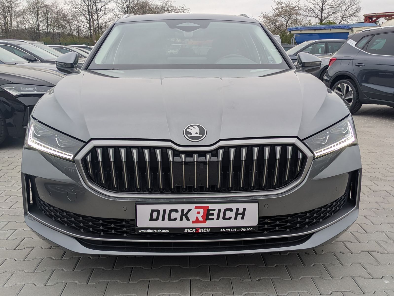 Fahrzeugabbildung SKODA Superb 2.0 TDI 4x4 Selection MATRIX*AHK*PANO*19"