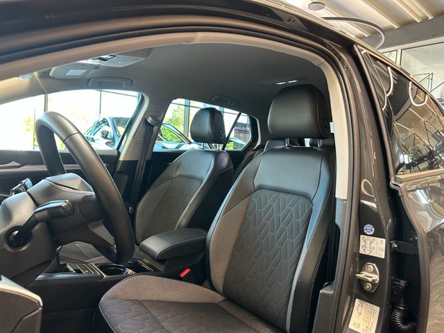 MYAUTOCENTER – Gebraucht- und Jahreswagen mit Werkstattservice in Pfaffenhofen Volkswagen Golf VIII *Keyless*Totwinkel*ACC*PDC*LED*VOLL