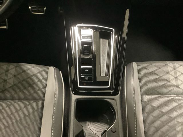 Golf Variant R-Line 2,0 TSI 140 kW DSG Matrix,