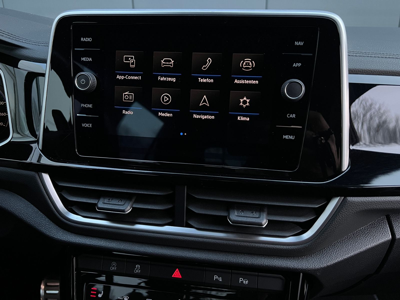 Fahrzeugabbildung Volkswagen T-Roc R 2.0 TSI DSG 4MOTION*AHK,Leder,Navi,Rückf