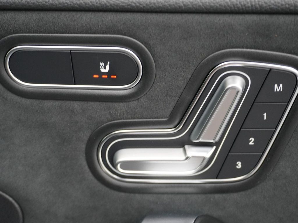 Mercedes-Benz A 250 e Star Edition AMG Line Plus | Panorama -