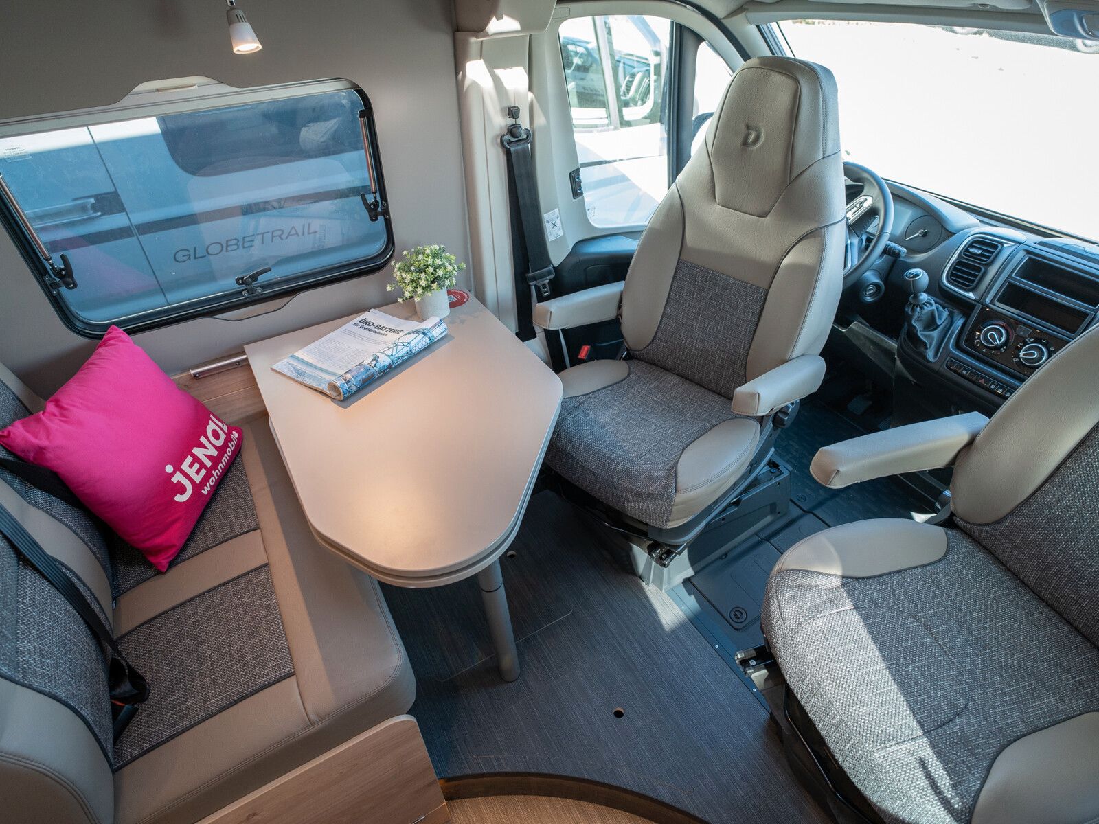 Fahrzeugabbildung Dethleffs Globetrail 600 DK / Fiat / Aufstelldach Heckausz
