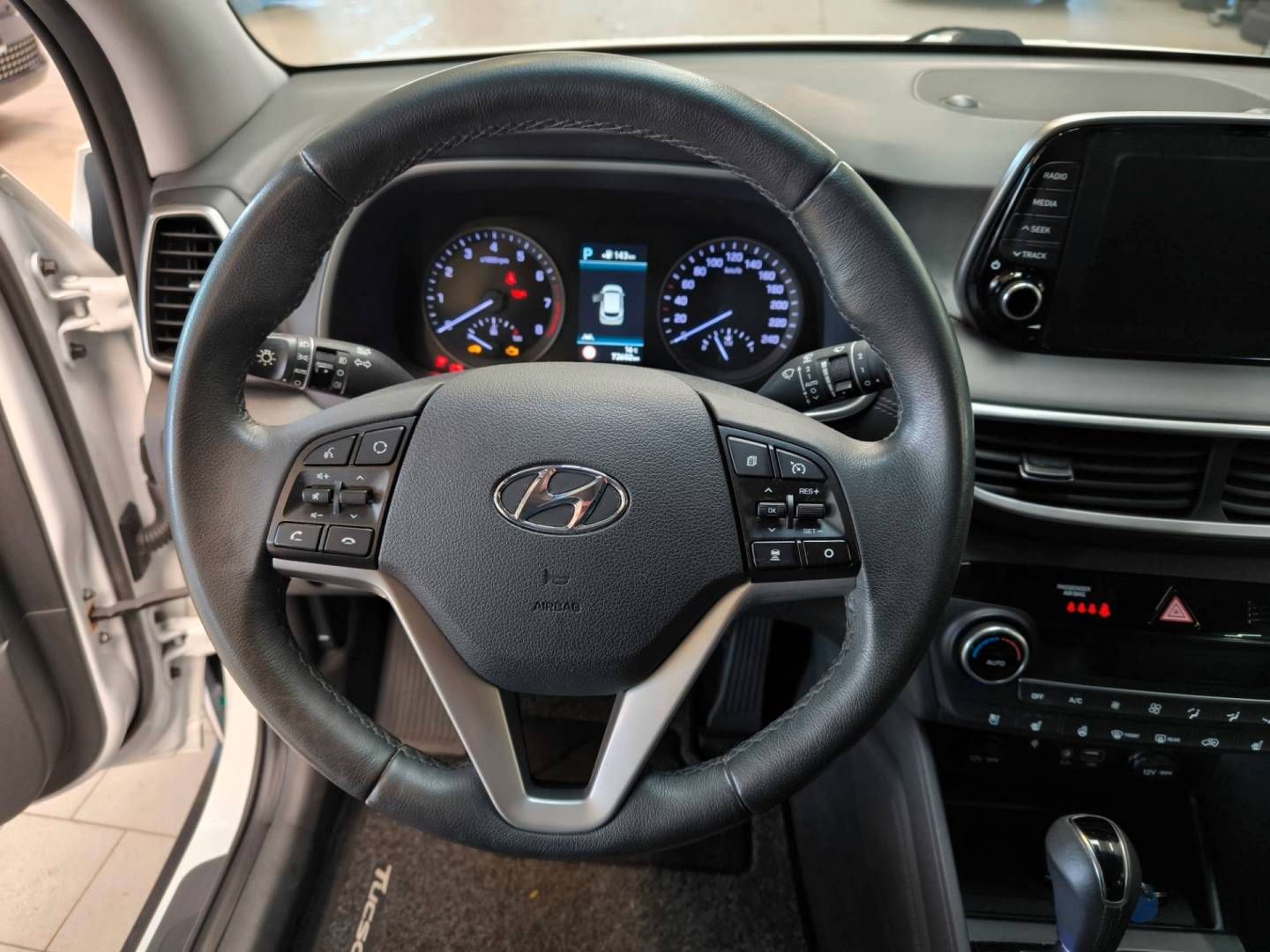 Fahrzeugabbildung Hyundai TUCSON PREMIUM/Panoramadach/Automatik/Navi/Tempo