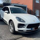 Porsche Macan - -