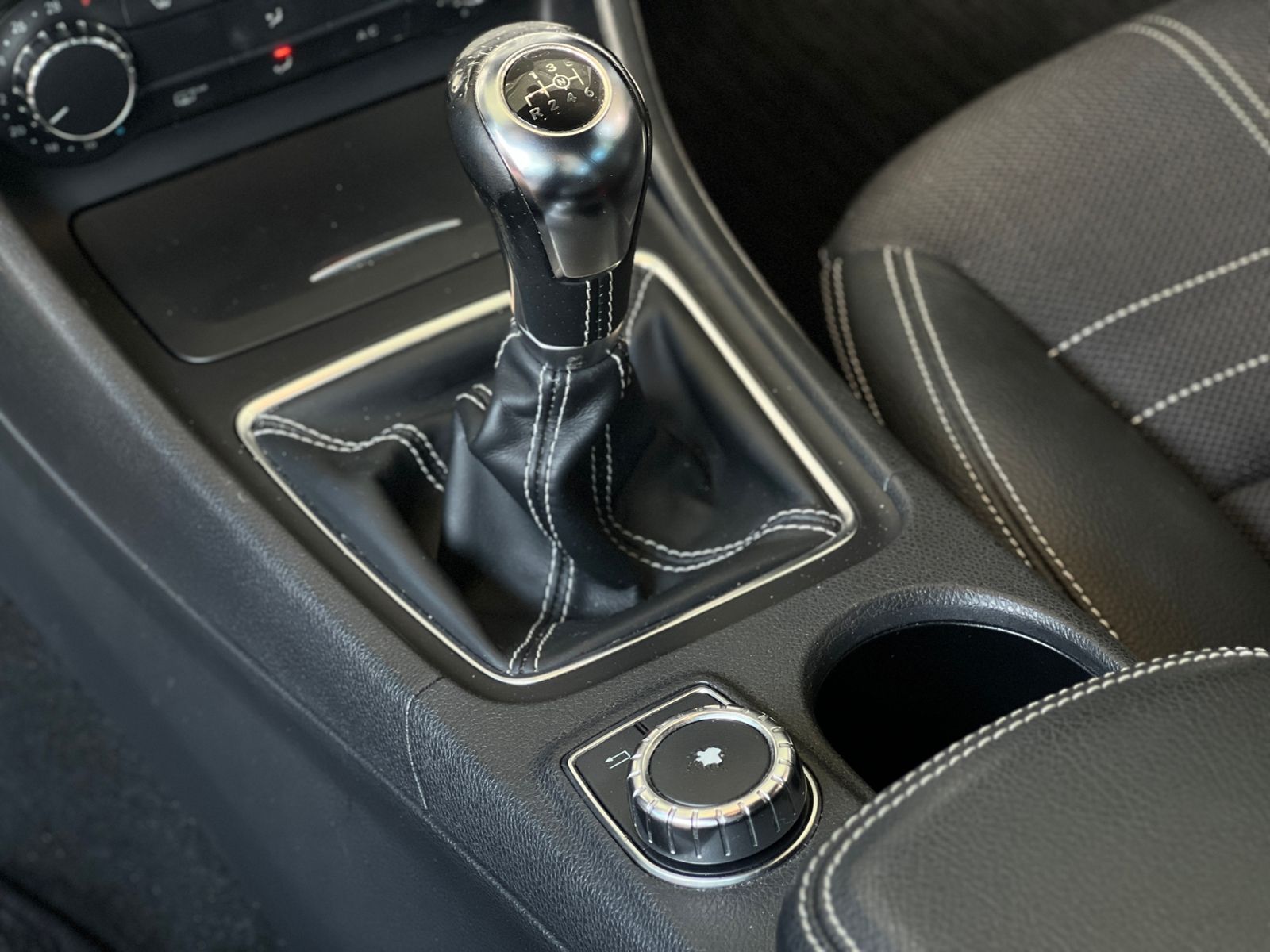 Fahrzeugabbildung Mercedes-Benz A 180 BlueEfficiency KLIMA NAV PDC SHZ ALU