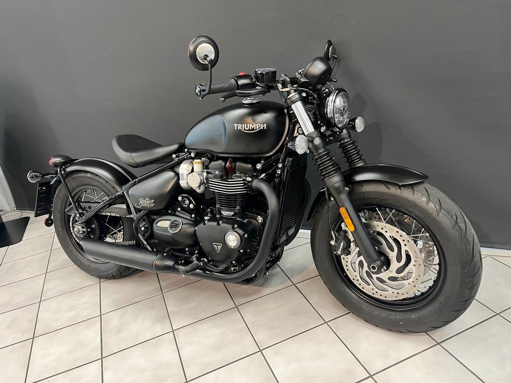 Triumph BONNEVILLE BOBBER BLACK WIE NEU, mit Zubehör!