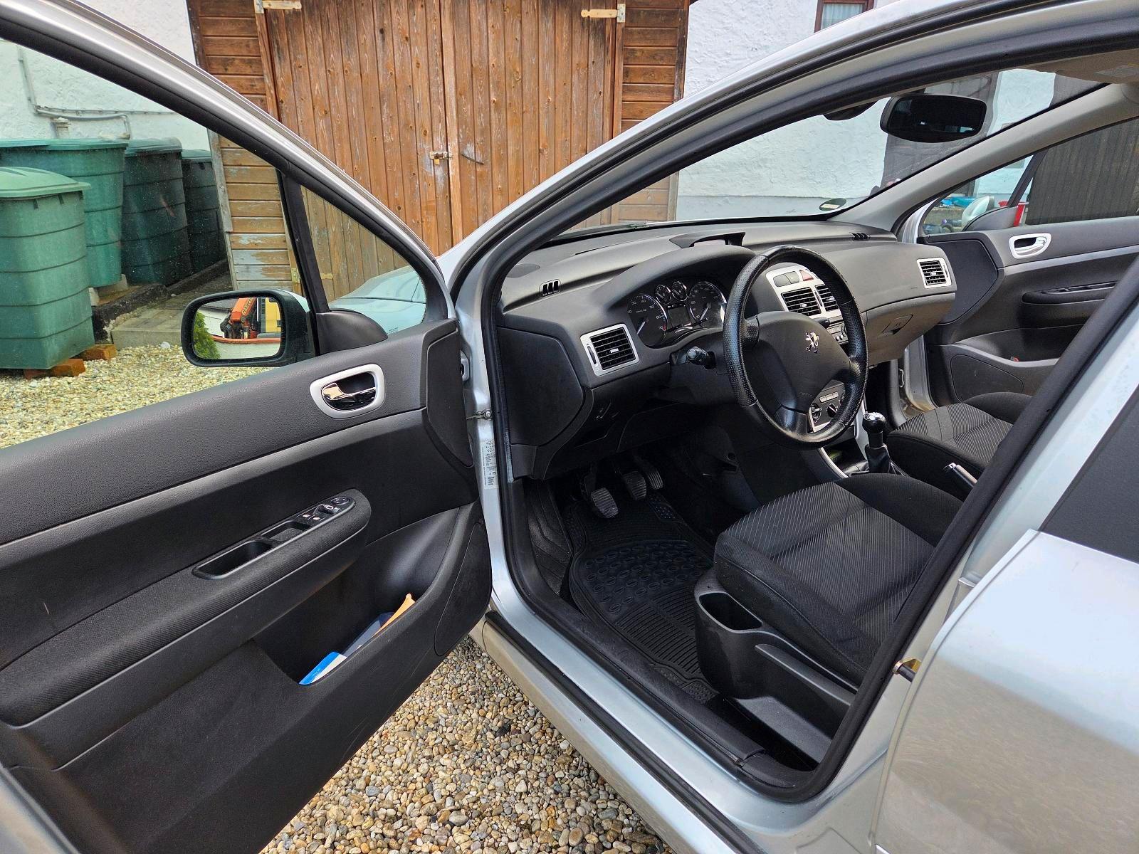 Peugeot 307 2005 — interior