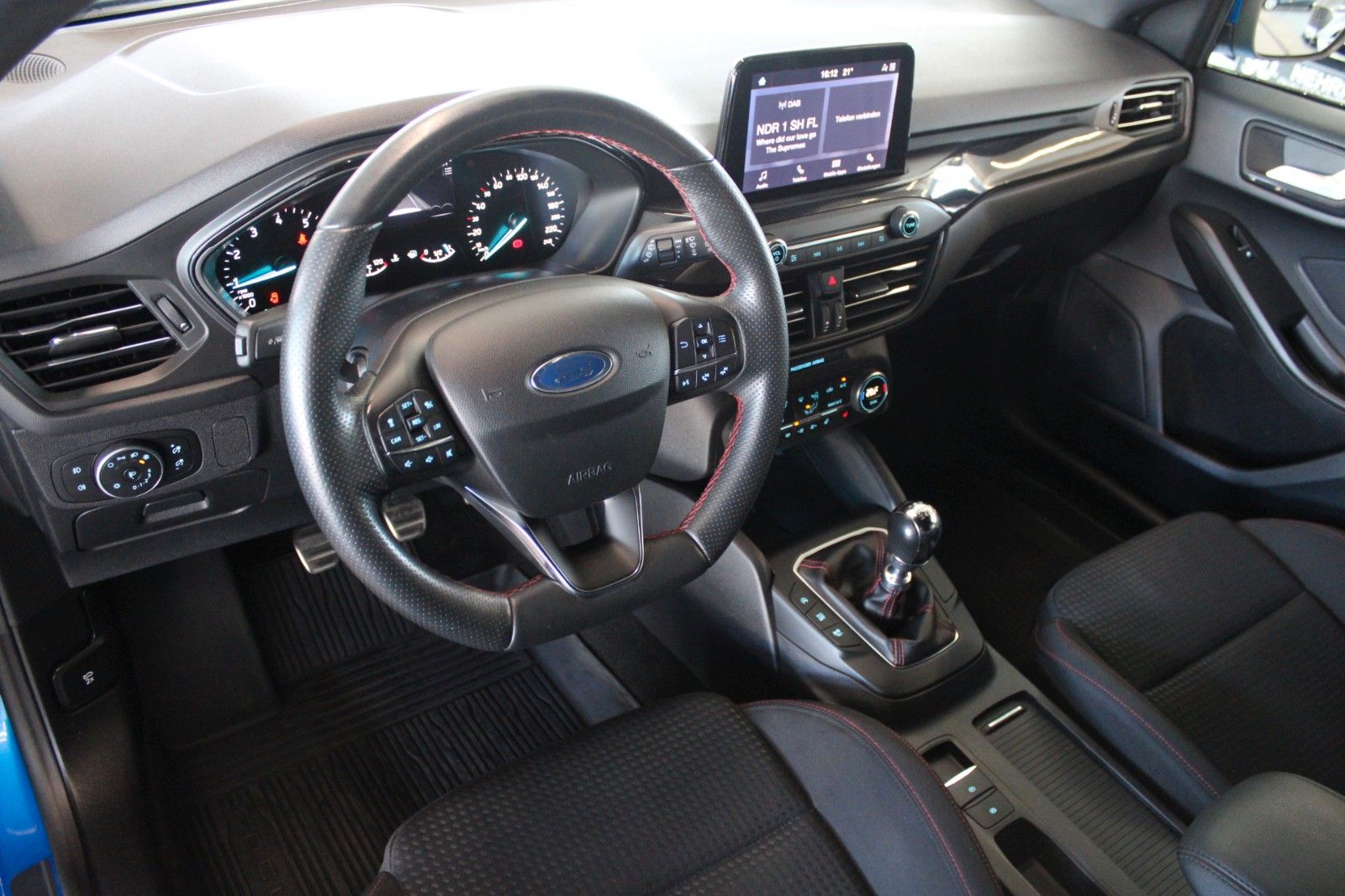 Fahrzeugabbildung Ford Focus ST-Line Turnier LED ACC DAB CAM WinterPak