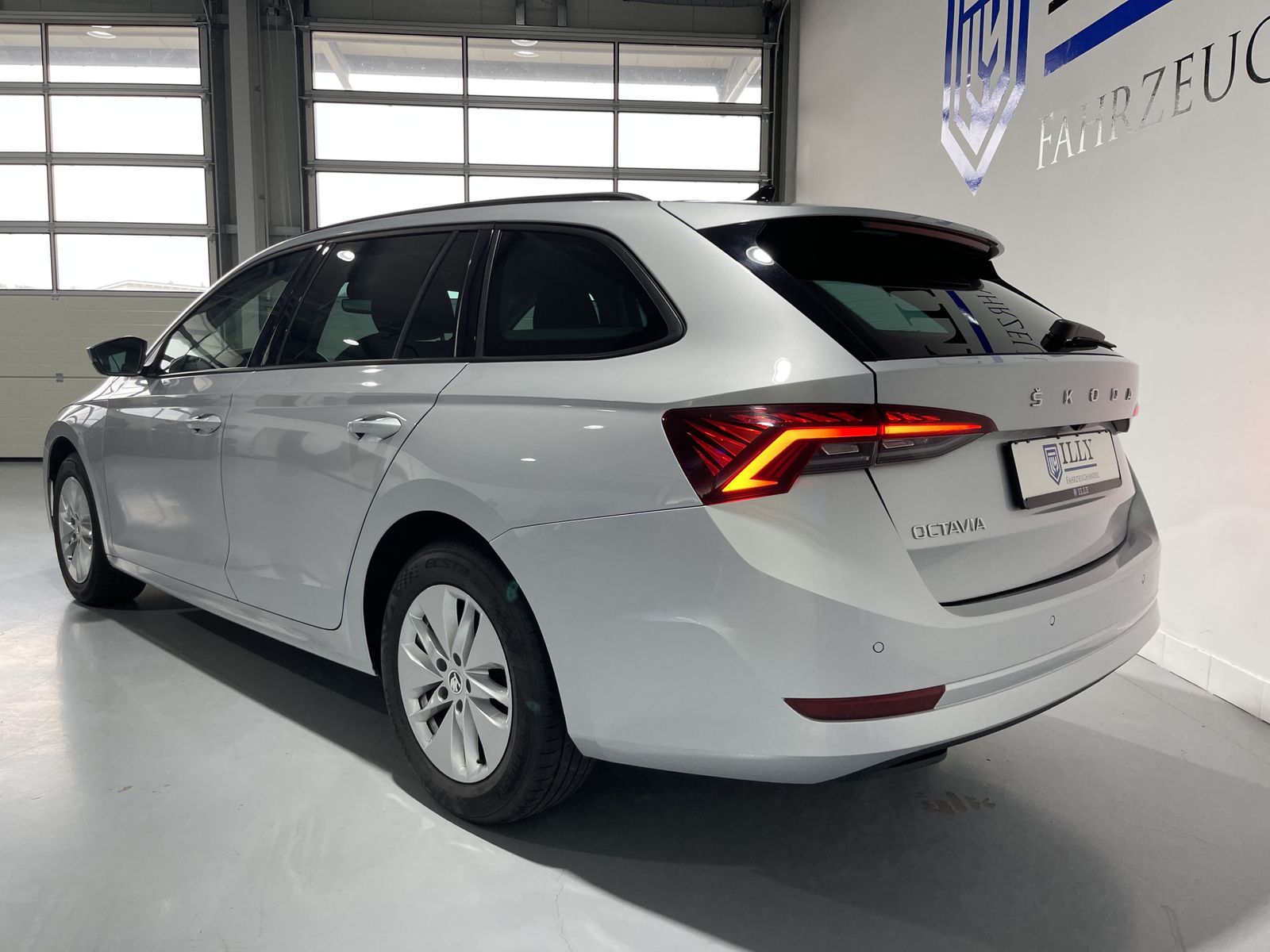 Fahrzeugabbildung SKODA Octavia Ambition 2.0 TDI*LED*AHK*Navi*Cam*