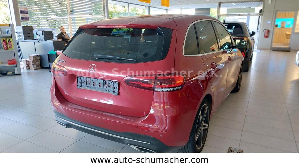 Mercedes-Benz B 180