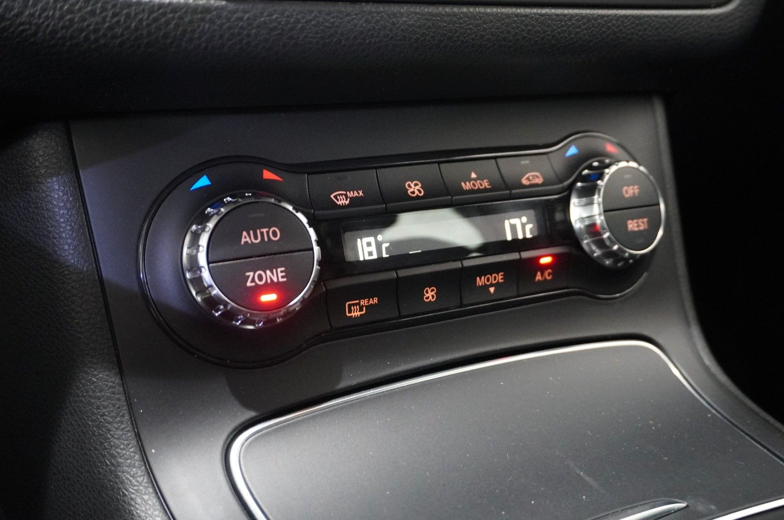 Fahrzeugabbildung Mercedes-Benz B 200 URBAN NAVI/LED/SHZ/PDC/TEMP./LEDER/KLIMA