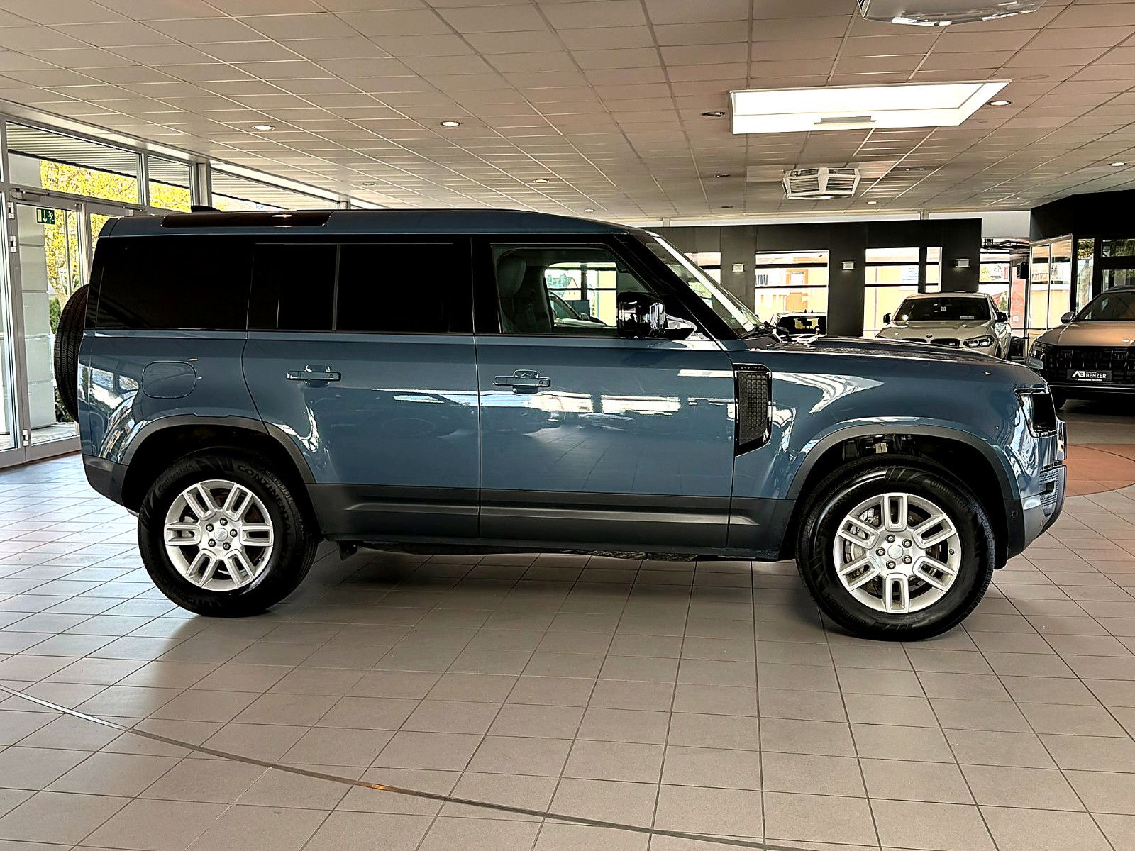 Fahrzeugabbildung Land Rover Defender 110 Hard Top S/3-SITZE/NAVI/LEDER/360''
