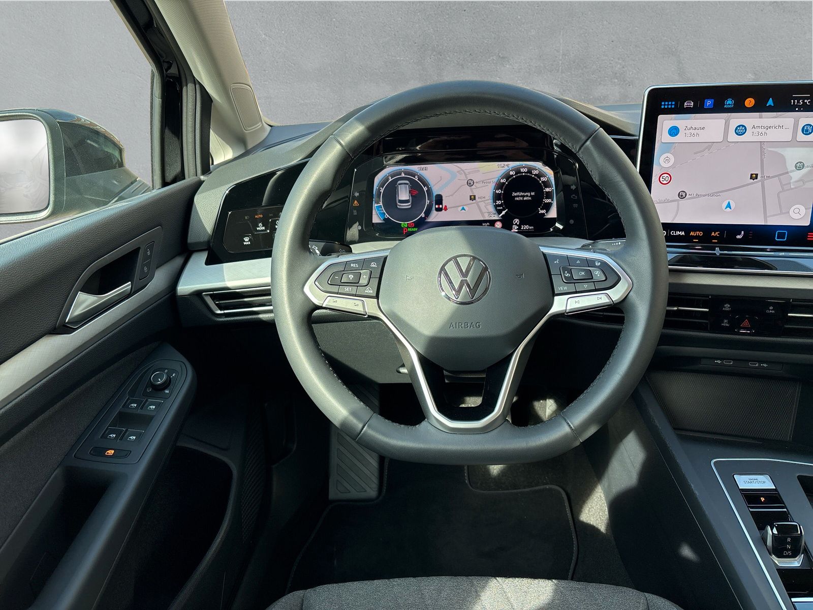 Fahrzeugabbildung Volkswagen Golf Variant Life 1.5 eTSI DSG App-Connect