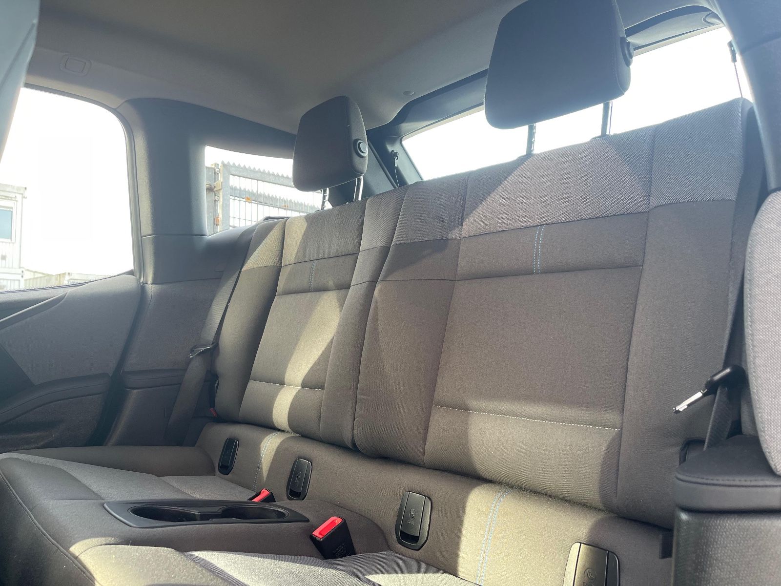 Fahrzeugabbildung BMW i3s KAMERA*SHZ*Business-Paket*20ZOLL*LED