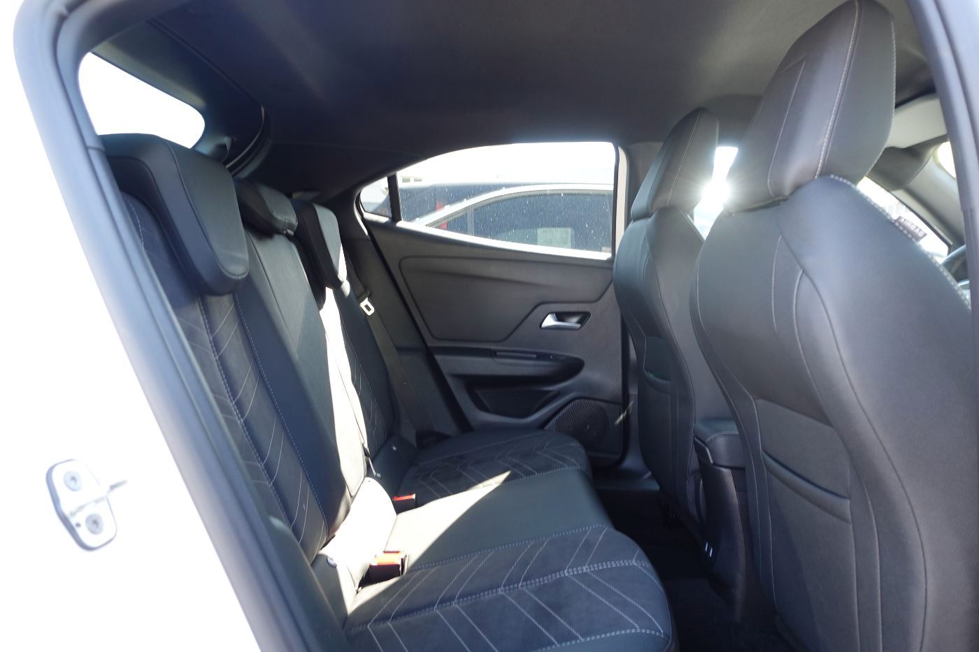 Fahrzeugabbildung Opel Mokka 1.2 Turbo Ultimate KlimaA,Navi,SHZ,PDC