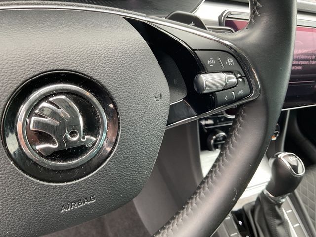 Superb Combi 2.0 TDI DSG Ambition SHZ NAVI ACC