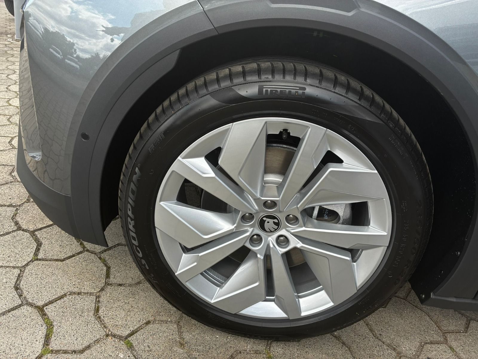 Fahrzeugabbildung SKODA Elroq 85*MAXX*AHK*360°CAM*Head-Up*Canton*Wärmepu