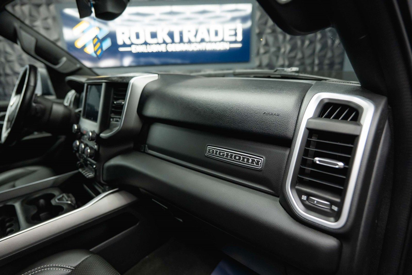 Fahrzeugabbildung Dodge RAM 5.7 V8 HEMI 4x4 Night Limited Longbed 19%