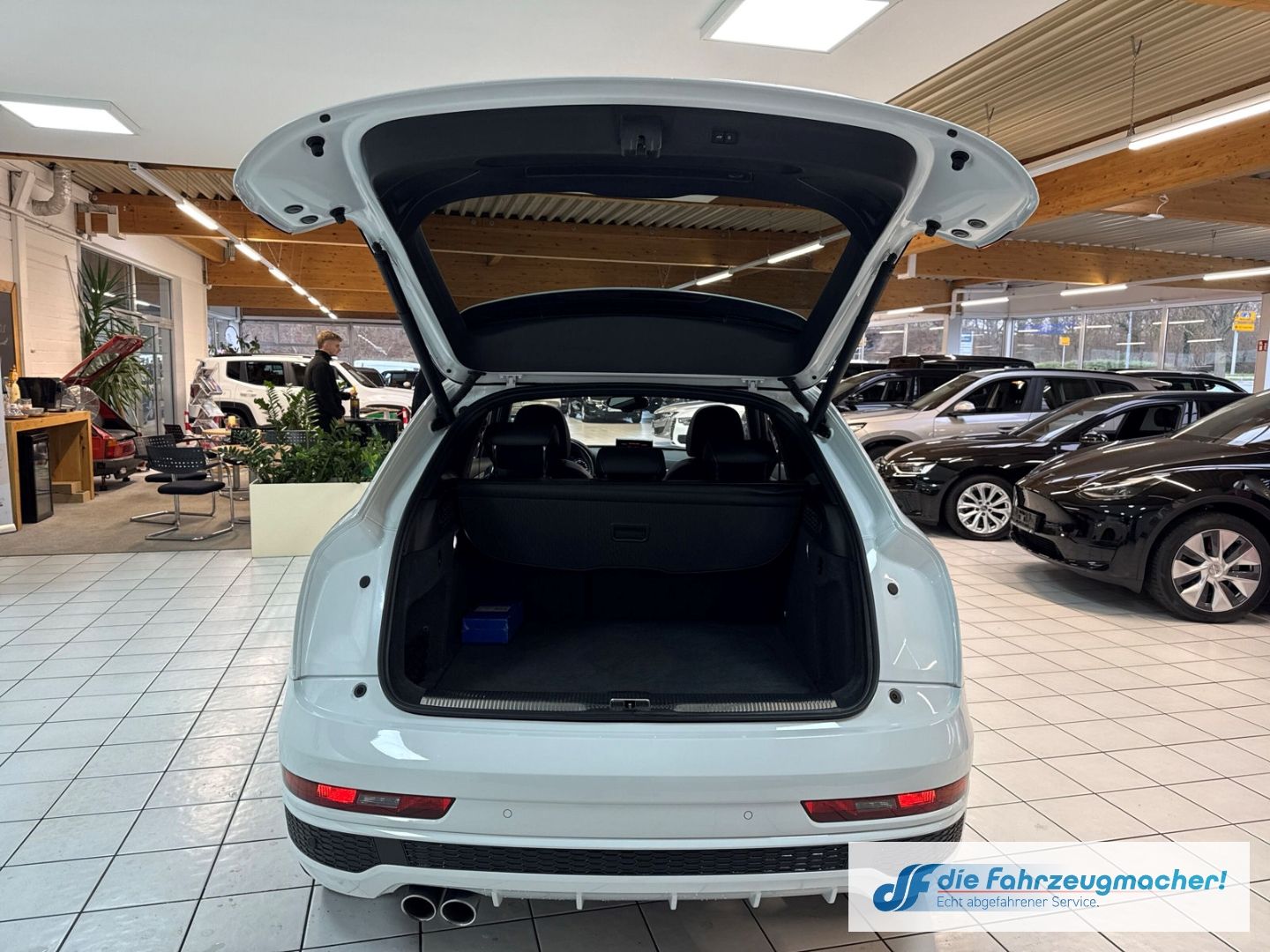 Fahrzeugabbildung Audi Q3 sport quattro S line S-line Sportpaket El. Pa