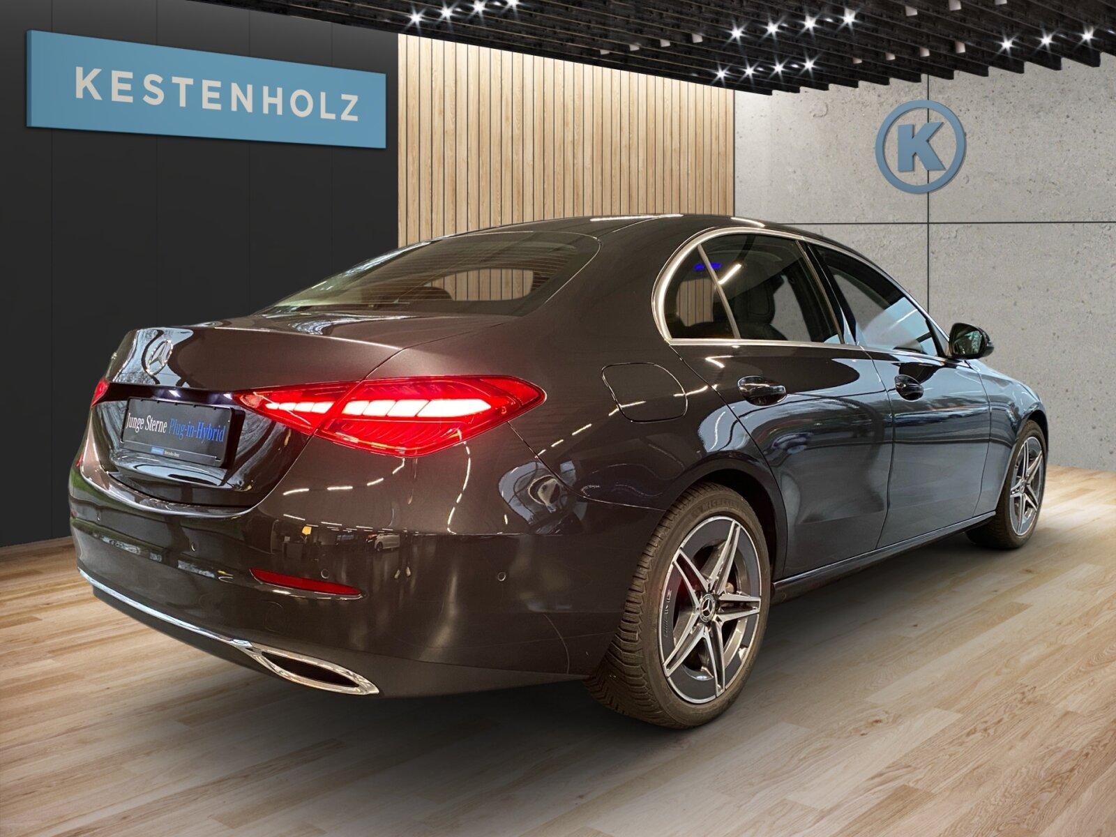 Mercedes-Benz C 300 de *AVANTGARDE*AHK*STHZ*360°*PANO*LED*