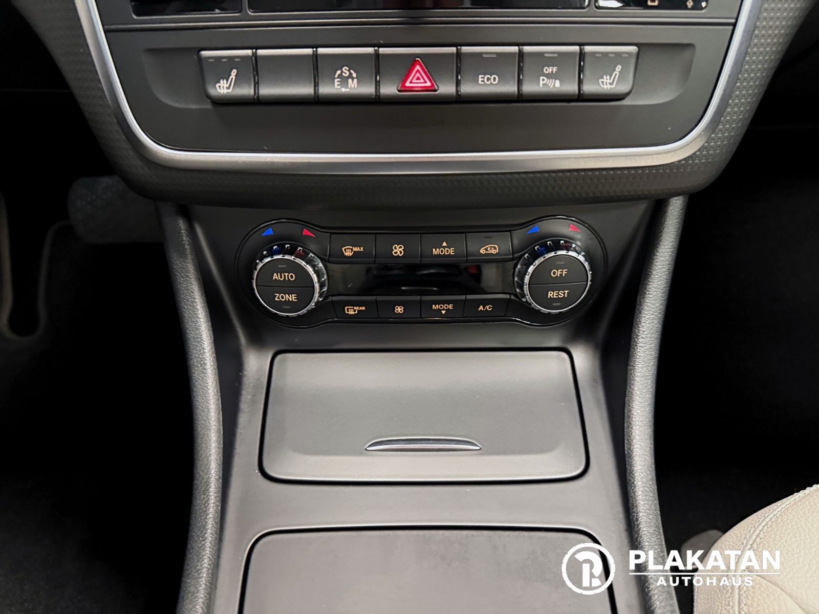 Fahrzeugabbildung Mercedes-Benz A 180 Style Bi-Xenon 1Hand MB-Service